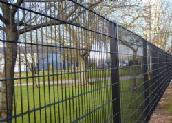 Double wire mesh fence